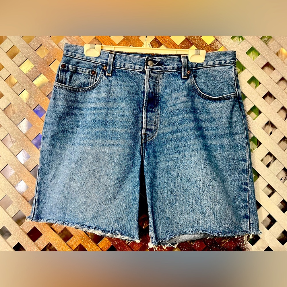 Premium Levi’s 501 Button Fly Blue Denim Shorts Cut Offs size 32